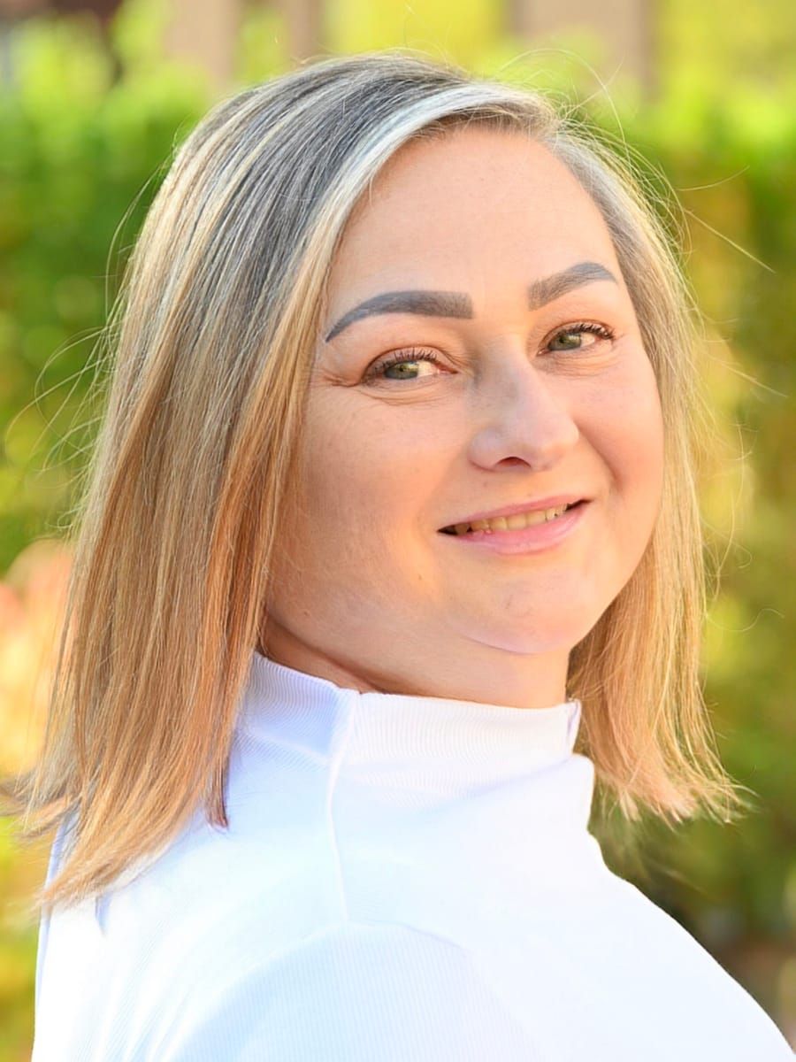 Олена, вихователька